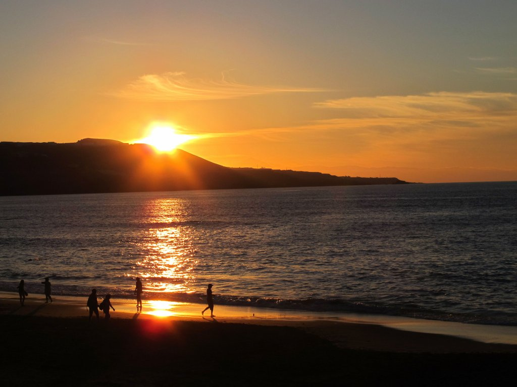 Atardecer en Las Canteras. Fuente: Flickr Atardecer en Las Canteras. Fuente: Flickr